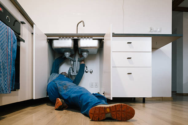 Professional Leak Detection technician working in Oakland, RI
